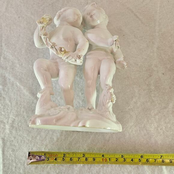 Vintage Primavera Italy Cherubs Holding Garland White Figurine Children - Picture 10 of 10